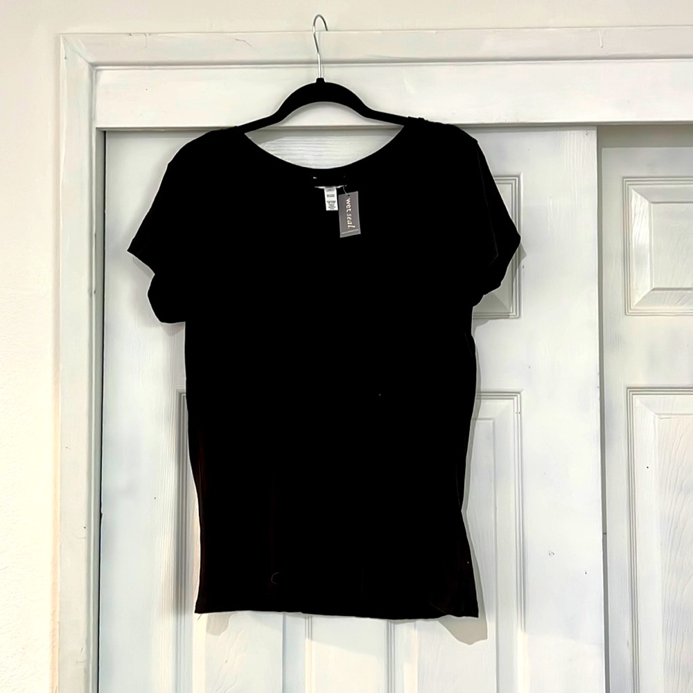 NWT: Black Scoopneck Tee